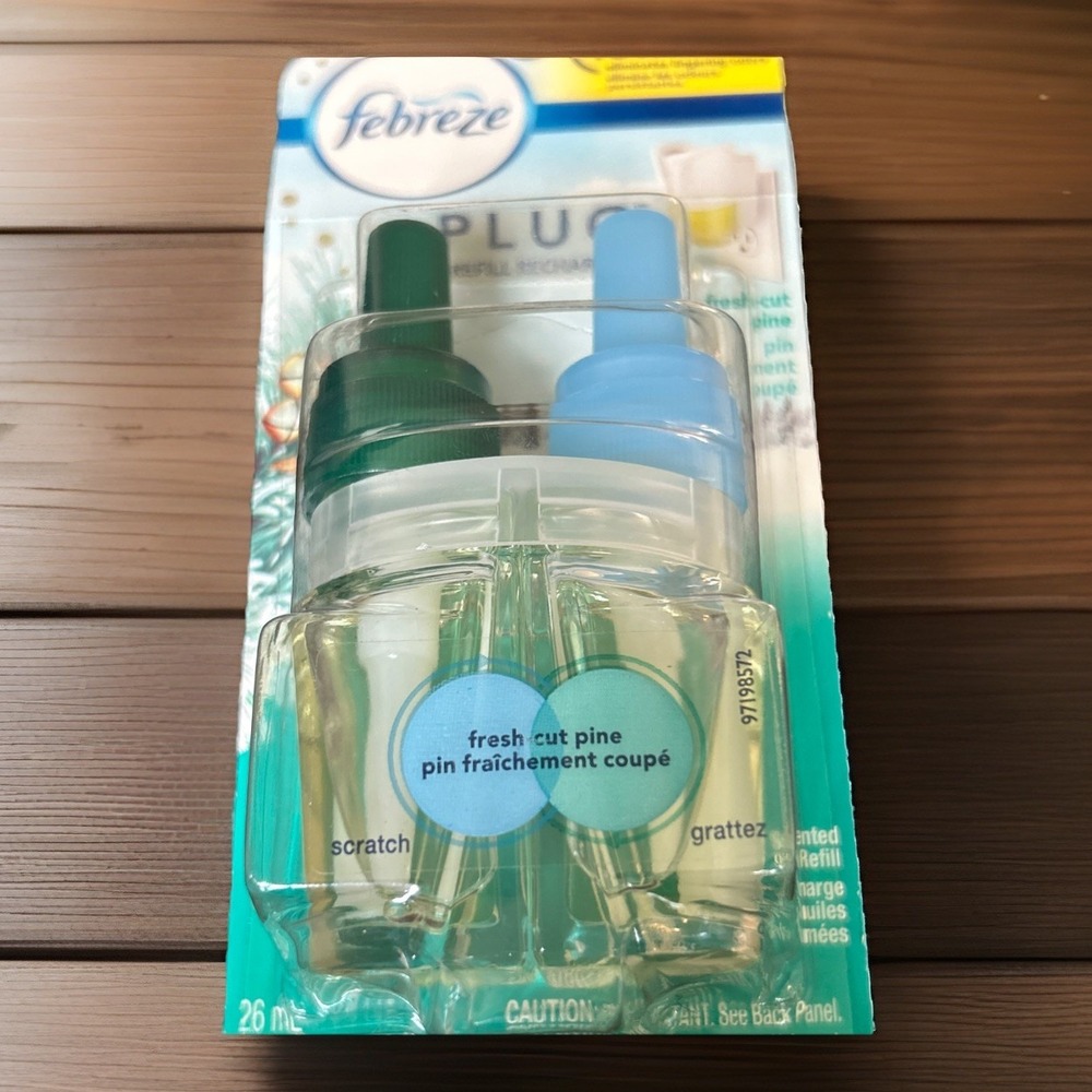 Febreze Plug Fresh Cut PINE Scented Oil Refill Plug Refill Recharge - Picture 3 of 3